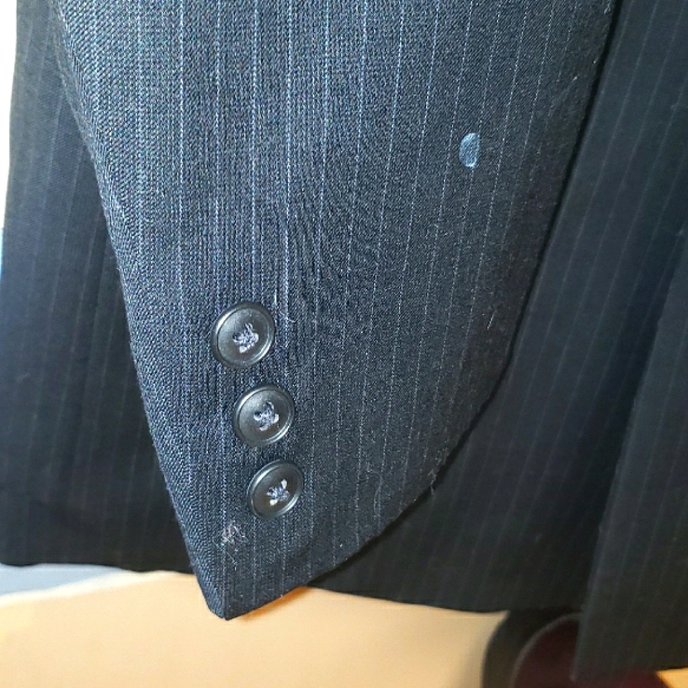Mens pinstripe suit - Picture 8 of 12